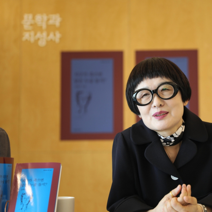 Poet Kim Hye-soon wins at National Book Critics Circle Awards
