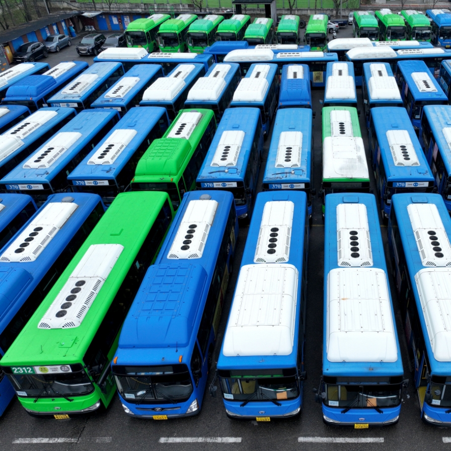 Seoul bus drivers' brief strike ends in 11 hours