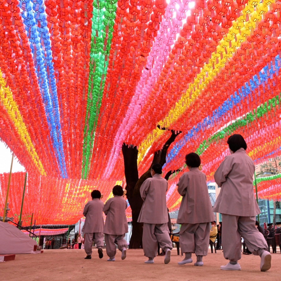 Buddhist Lantern Festival gets younger
