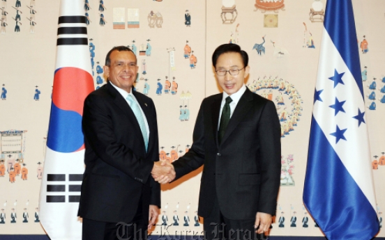 Korea, Honduras agree to forge closer ties