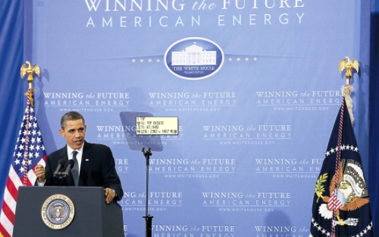 Obama sets ambitious goal to cut oil imports