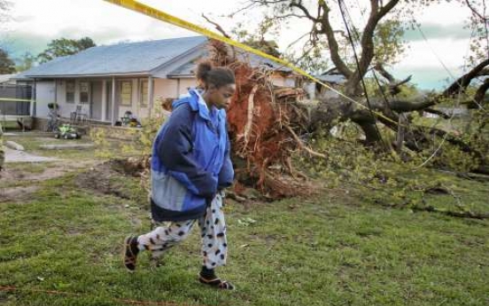 High winds, rain hit U.S. South, at least 8 killed