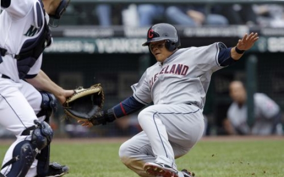 Indians win 7th straight, off to best start since 2002