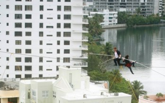 Acrobat, mom reenact fatal Puerto Rico wire walk