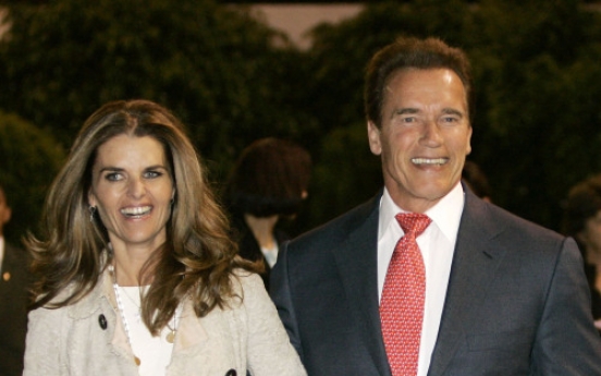 Shriver files papers to divorce Schwarzenegger