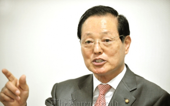 Cho pushes for easier overseas voting