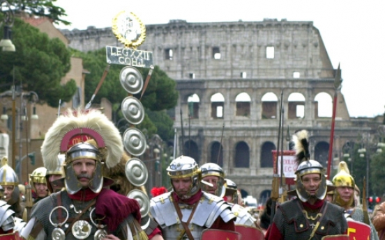 Crackdown on gladiator impersonators in Rome