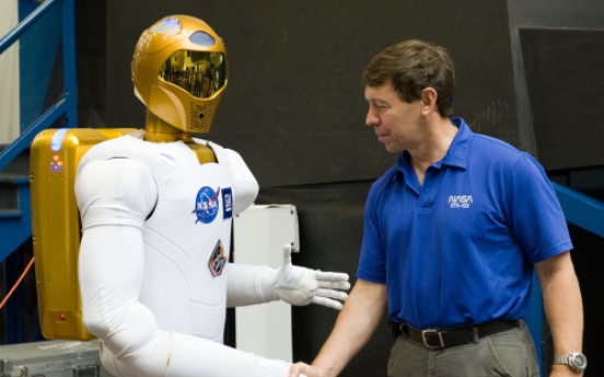 Space station‘s humanoid robot comes alive