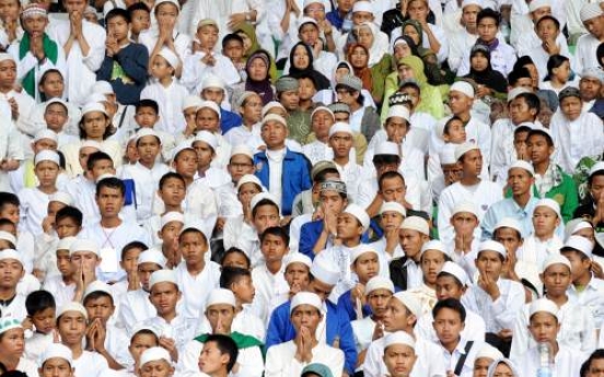 Indonesian Muslim youths keep faith amid reform