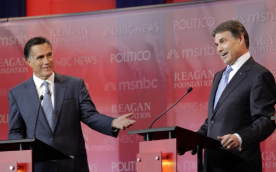 Perry, Romney clash in Republican debate