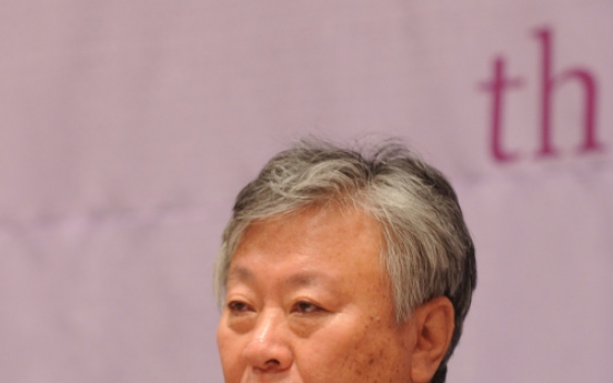 Local readers no longer the only audience: Yi Mun-yeol