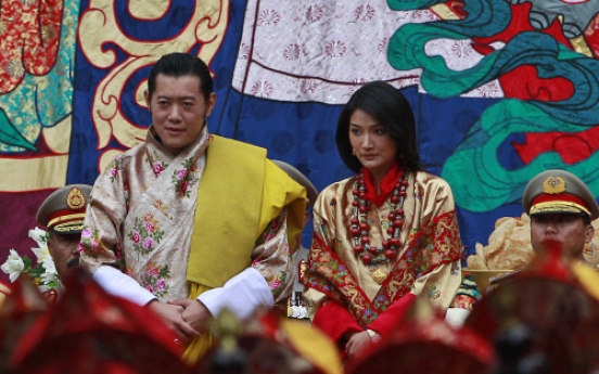 King of Bhutan gets hitched to commoner bride