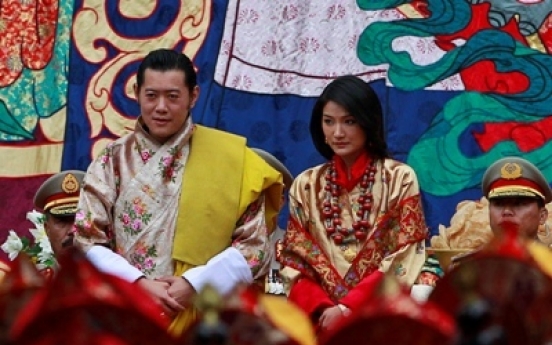 King of Bhutan marries his commoner bride