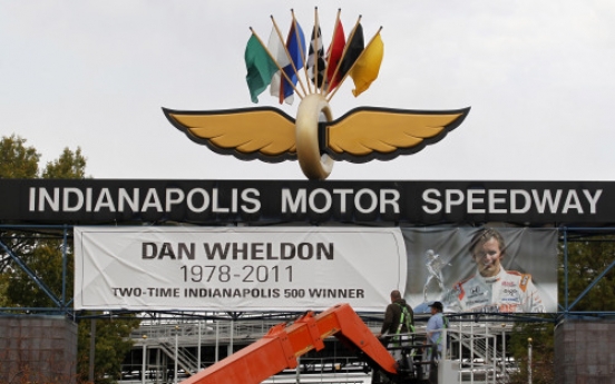 Wheldon’s fans leave tributes