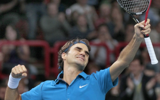 Federer takes Paris Masters final