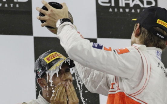 Hamilton wins Abu Dhabi GP