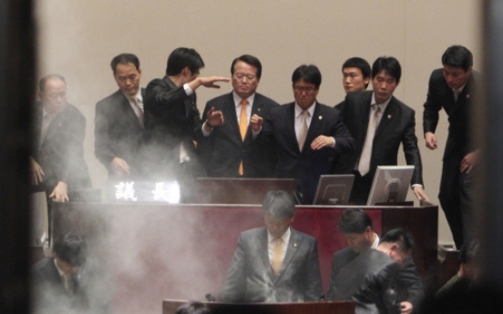 DLP lawmarker fills chamber with tear gas in protest against FTA