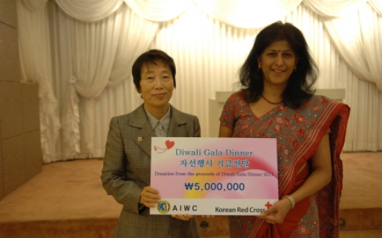 Diwali gala donates to Red Cross