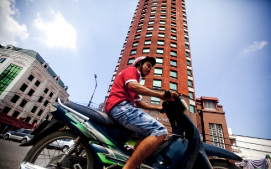 Police in Vietnam use fishing nets to catch speeding bikers