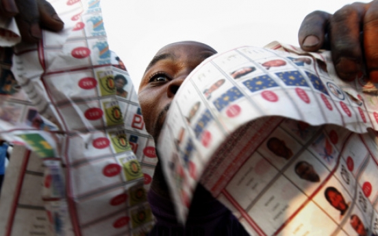 Violence, late ballots may mar critical Congo vote