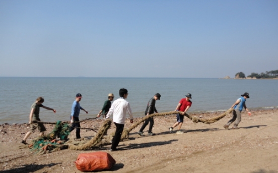 Coastal cleanup trip for expats