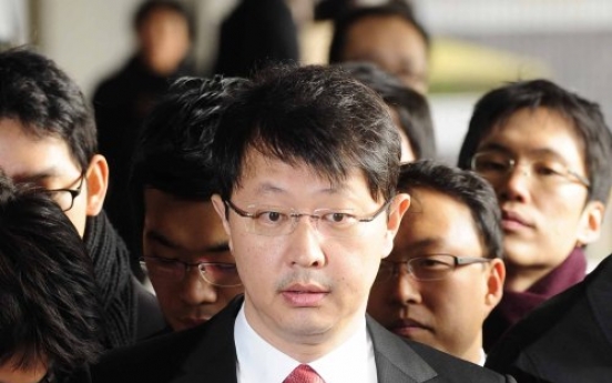 Prosecutors question SK Group vice chairman in embezzlement case