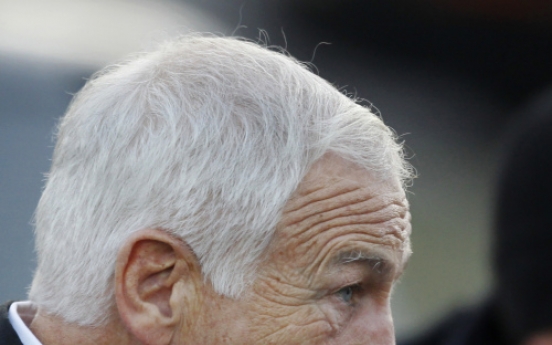 Sandusky waives hearing, pleads not guilty