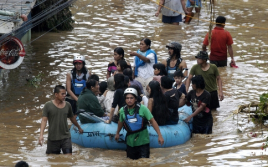 Flash floods kill more than 500 in Philippines