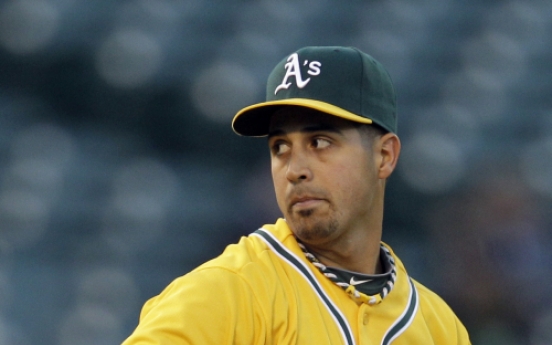 A’s agree to trade Gonzalez to Nationals