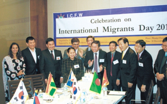 Diplomats seek parade, pact for migrants