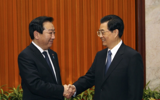 China, Japan unveil deals to tighten finance relations