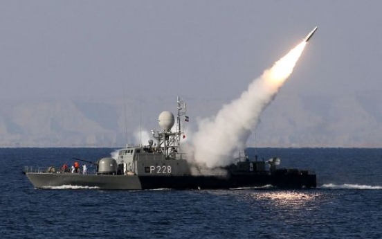 Iran tests cruise missile during navy war games