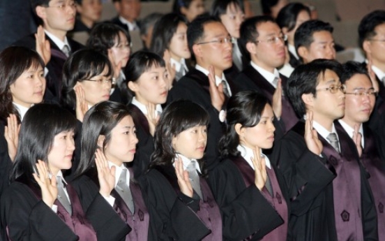 Law school grads face tough job market