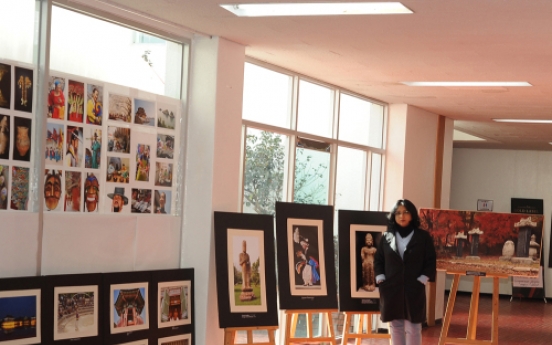 Indian expat holds photo exhibition on Geojedo