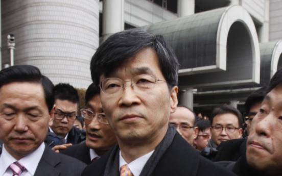 Kwak convicted, but returns to job