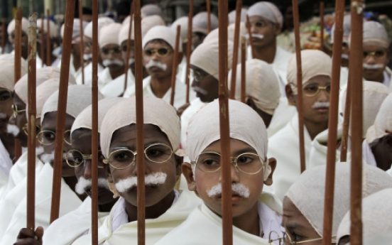 Underprivileged Indian children rally in Gandhi costumes