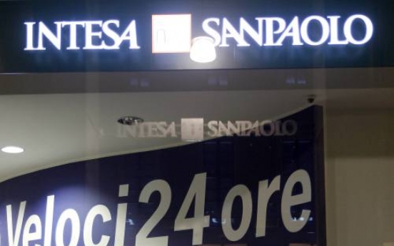 S&P lowers rating on 34 Italian banks