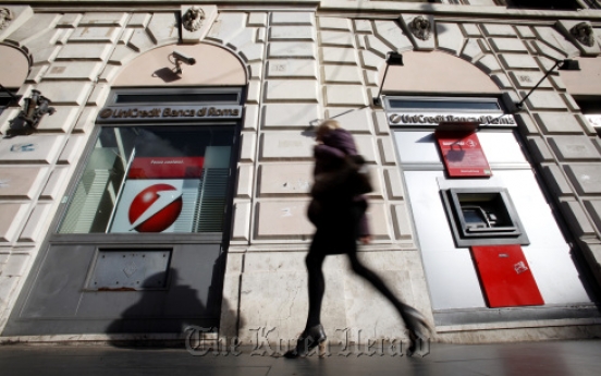 S&P downgrades ratings of 34 Italian banks