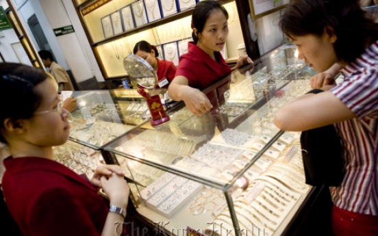 Vietnam battles gold fever as price soars