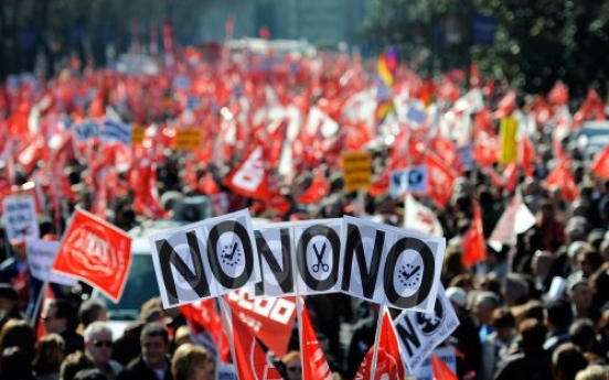 Thousands protest Spain’s new labor market reforms