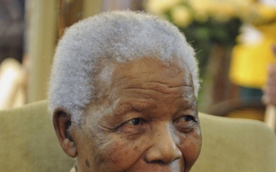 Mandela hospitalized with stomach ailment