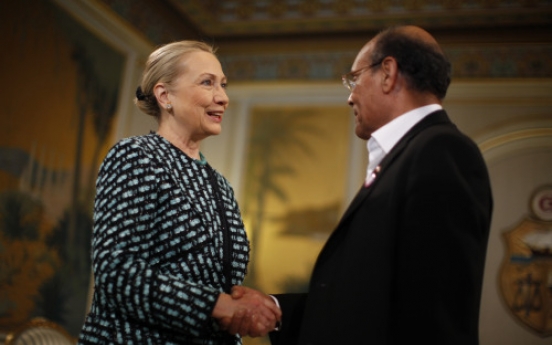 Clinton urges Tunisians to protect freedoms