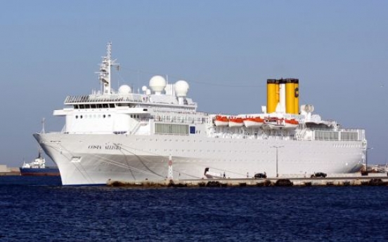 Fire leaves cruise ship adrift off Seychelles