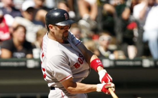 Red Sox catcher Varitek to retire