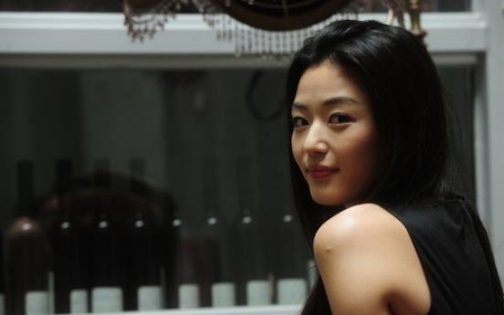 Actress Jun Ji-hyun to tie the knot in June