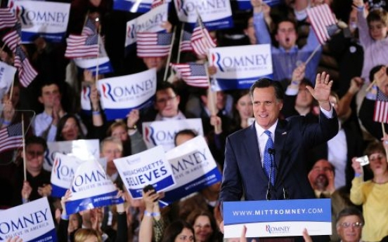 Romney tightens grip on Republican nomination