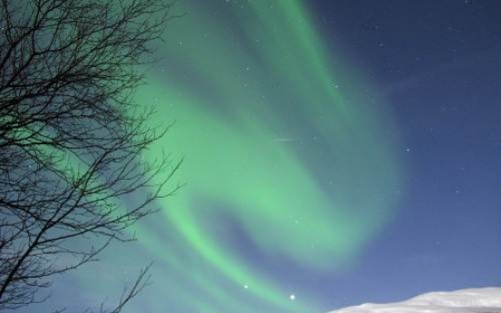 Space weather storm fizzles on arrival