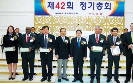 Envoys awarded for boosting trade