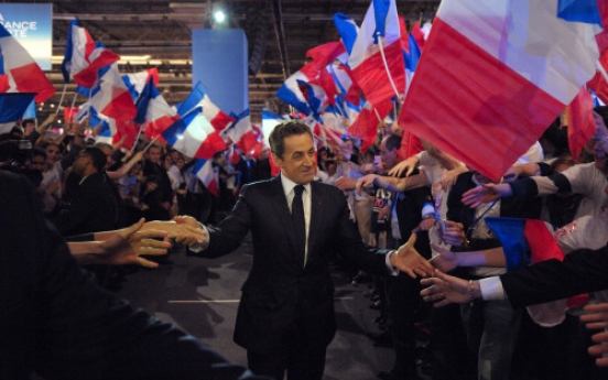 Sarkozy threatens to pull France from visa-free zone