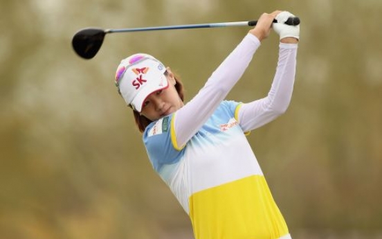 Miyazato, Tseng share lead